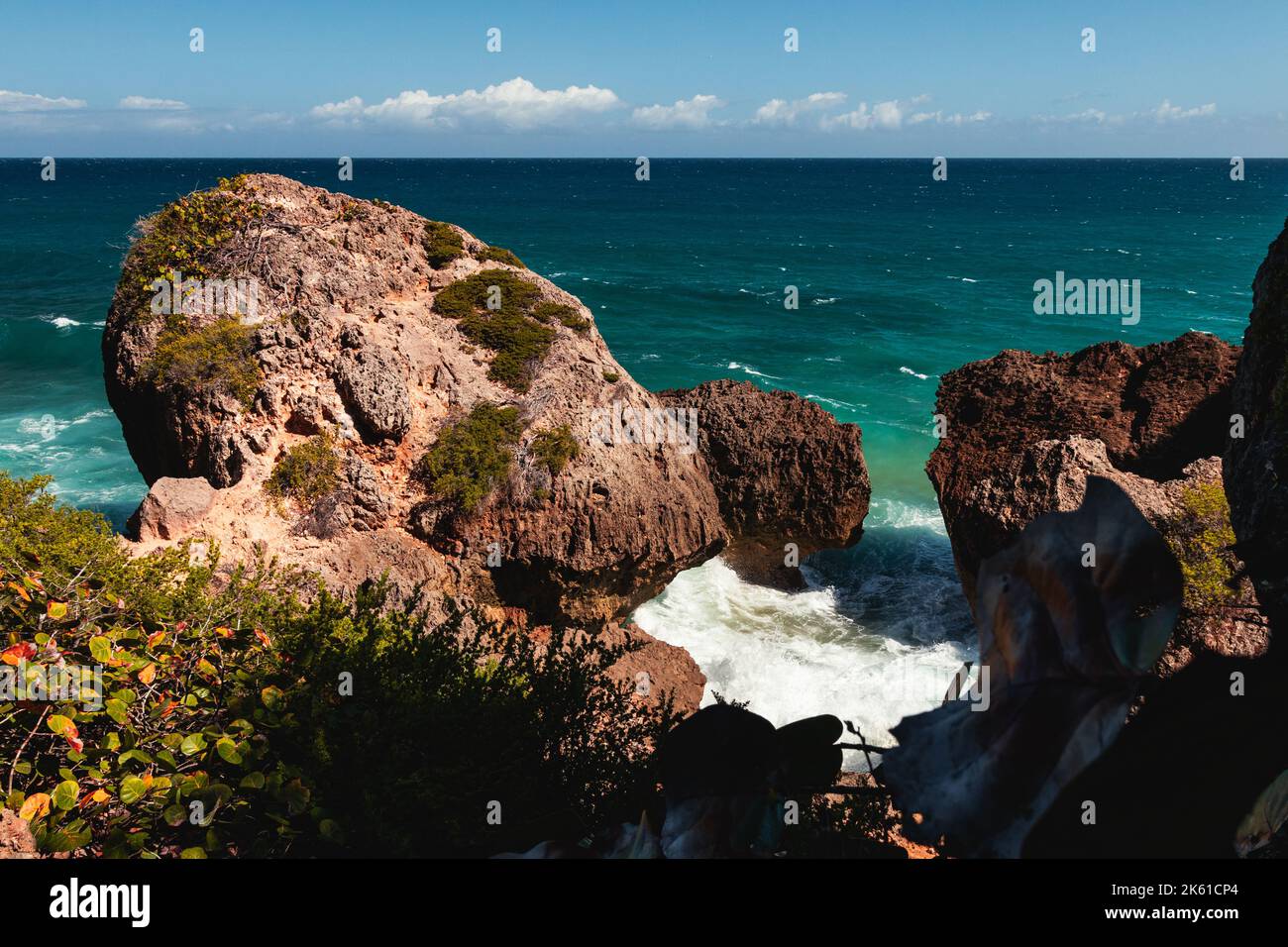 Costa di sopravvivenza di Puerto rico Aguadilla con la formazione di rocce enormi stupefacente Foto Stock