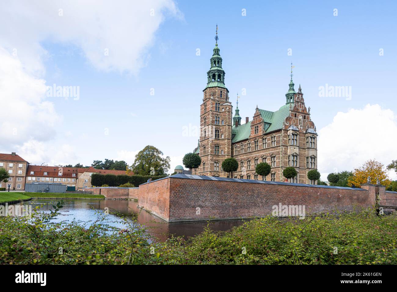 Copenaghen, Danimarca. Ottobre 2022. Vista sul castello di Rosenborg. Un palazzo rinascimentale olandese con giardini, visite guidate e museo che ospita i gioielli della corona Foto Stock