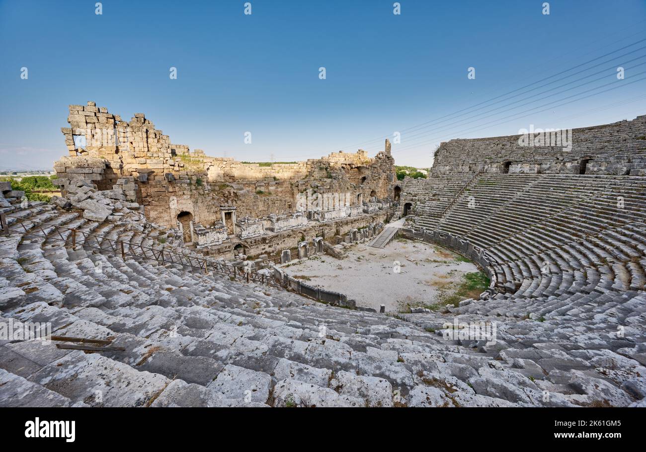 teatro di Perge, rovine della città romana di Perge, Antalya, Turchia Foto Stock