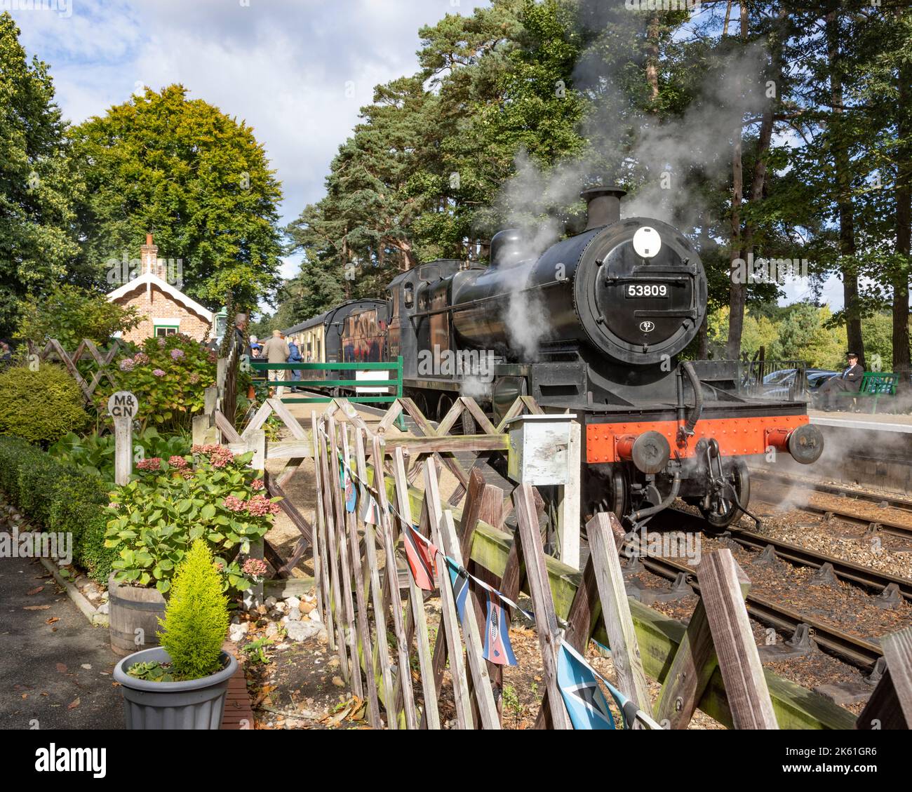 Conservato l'ex locomotiva a vapore S&DJR 2-8-0 53809 alla stazione di Thorpe sulla Poppy Line Foto Stock