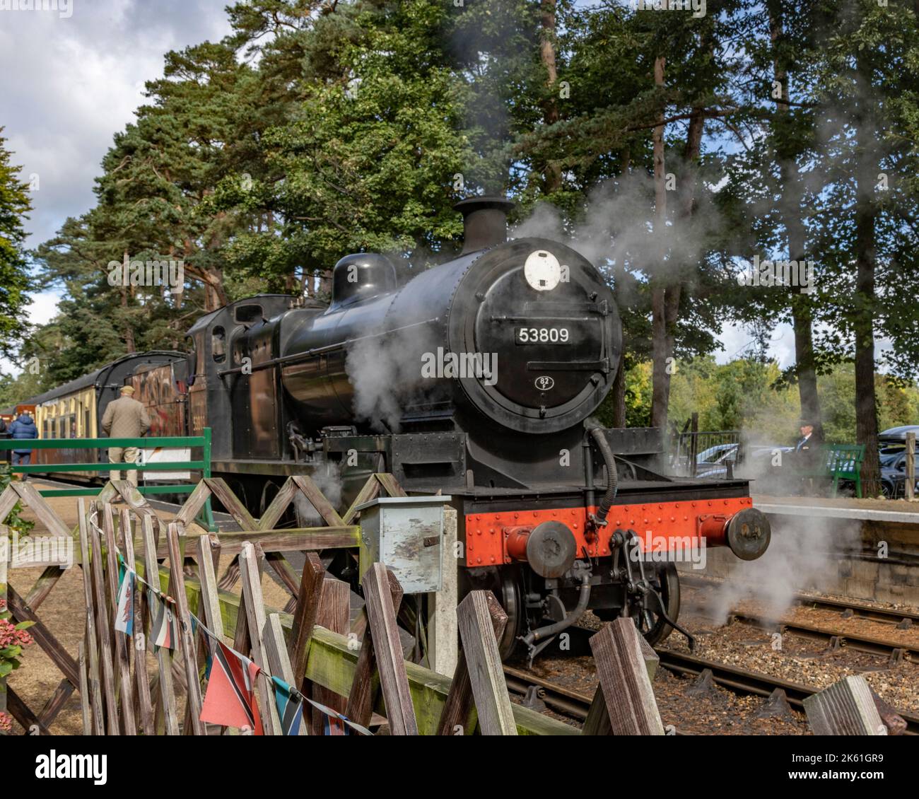 Conservato l'ex locomotiva a vapore S&DJR 2-8-0 53809 alla stazione di Thorpe sulla Poppy Line Foto Stock