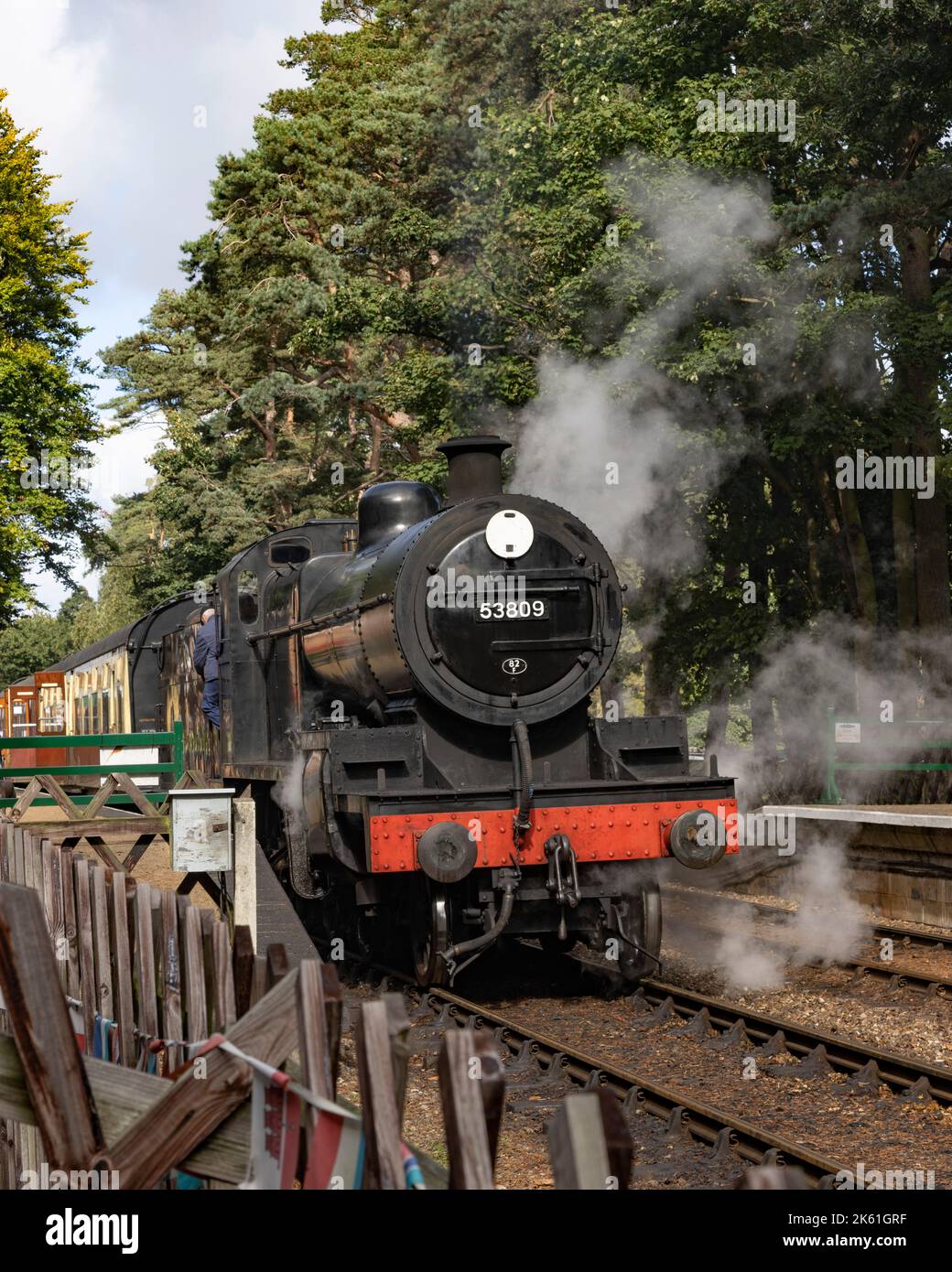 Conservato l'ex locomotiva a vapore S&DJR 2-8-0 53809 alla stazione di Thorpe sulla Poppy Line Foto Stock