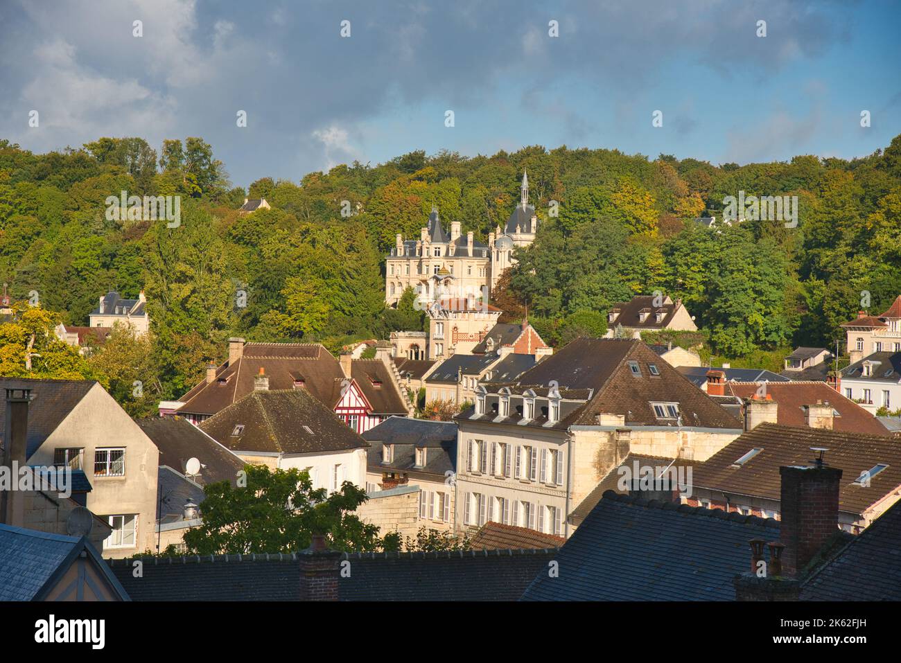 Villaggio di Pierrefonds nella regione Picardie in Francia Foto Stock