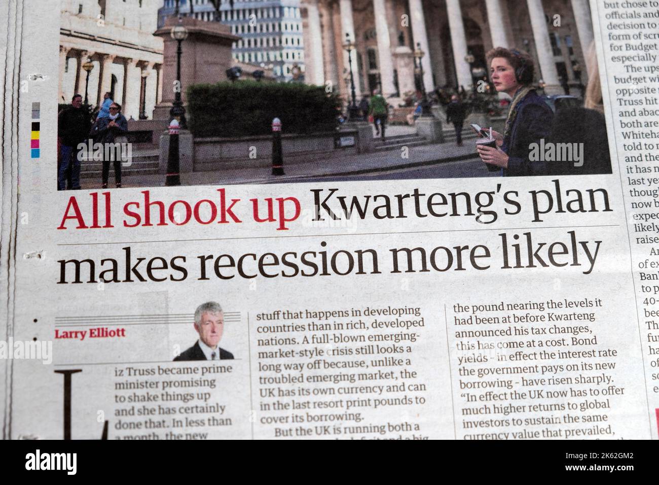 "Tutto ciò che ha sconvolto il piano di Kwarteng rende più probabile la recessione" Guardian giornale headline clipping 3 ottobre 2022 Londra Inghilterra Regno Unito Foto Stock