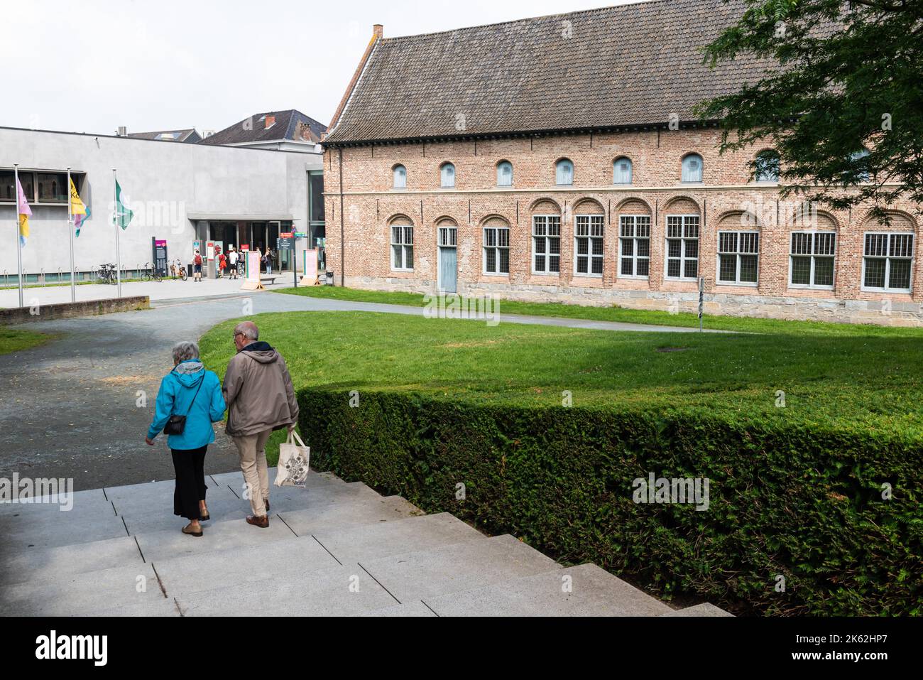 Kortrijk, regione delle Fiandre Occidentali - Belgio - 07 10 2021 il sito storico dell'esposizione e l'abbazia del 1302 Foto Stock