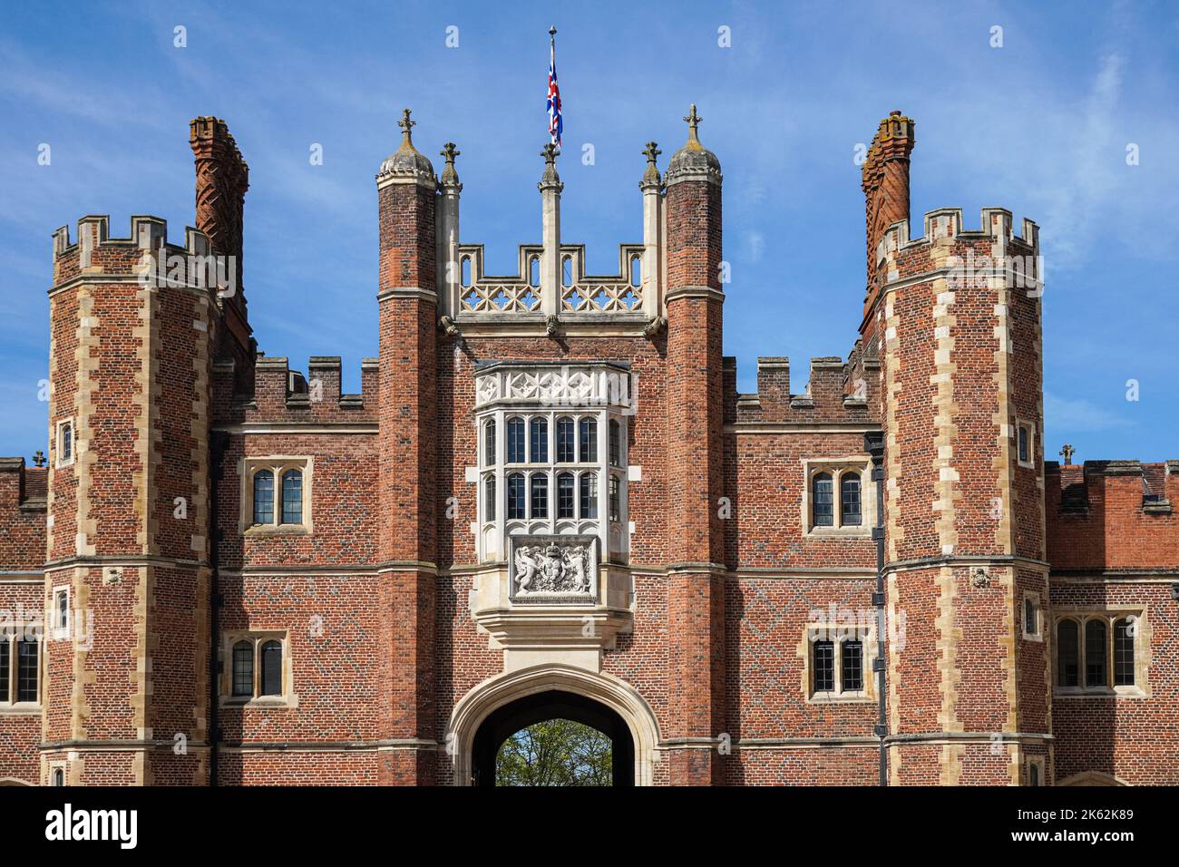 The Tudor Great Gatehouse in Hampton Court Palace, visto dalla base Court, Richmond upon Thames, Londra, Inghilterra Regno Unito Regno Unito Foto Stock