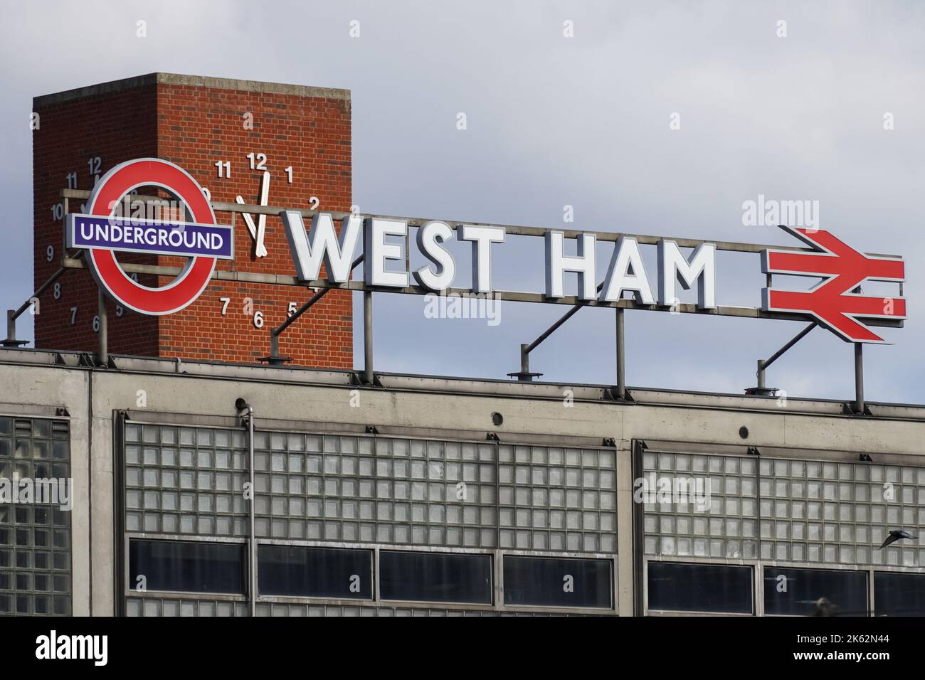 West Ham metropolitana, metropolitana, stazione ferroviaria segno Londra Inghilterra Regno Unito Regno Unito Foto Stock