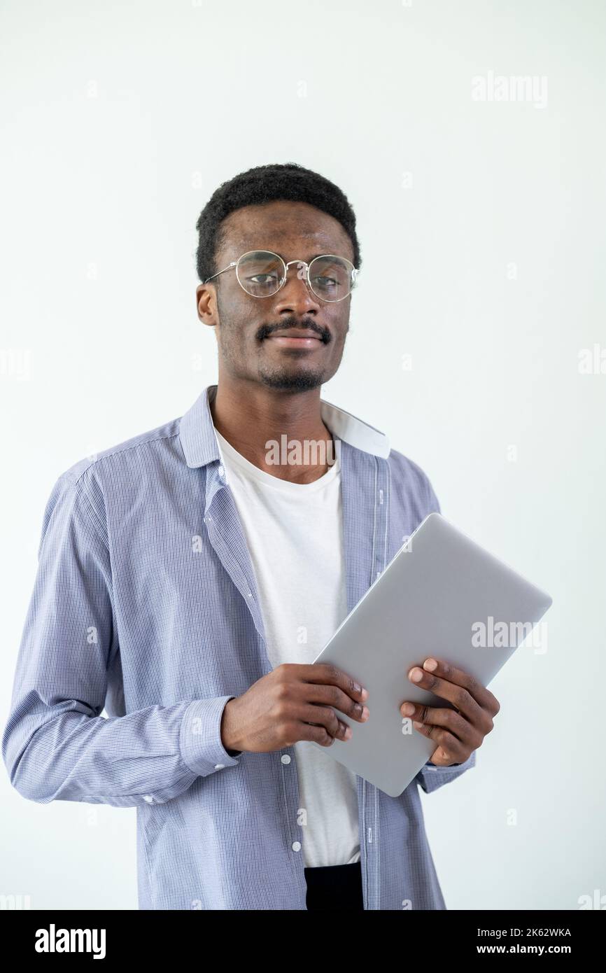 studenti maschi istruzione a distanza tecnologia digitale Foto Stock