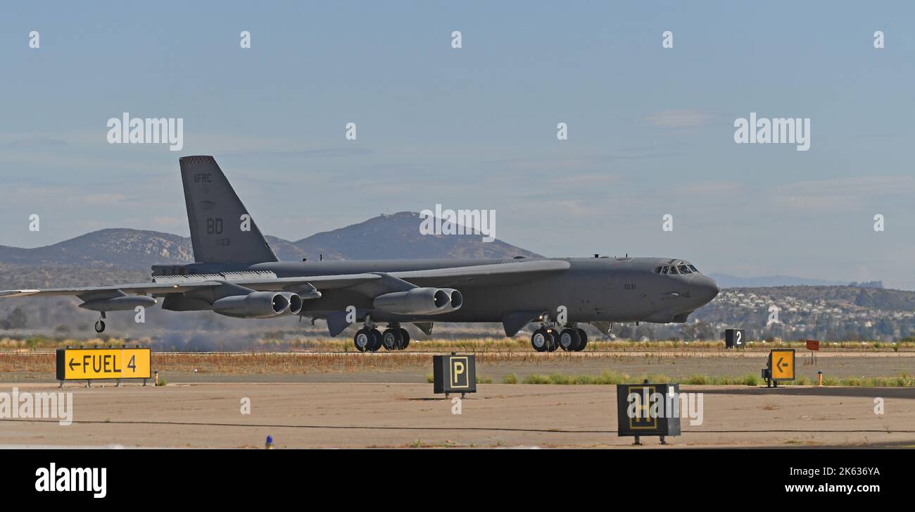Boeing B-52 Stratofortress approdo a MCAS Miramar a San Diego, California Foto Stock Boeing B-52 Stratofortress approdo a MCAS Miramar a San Diego, California Foto Stock