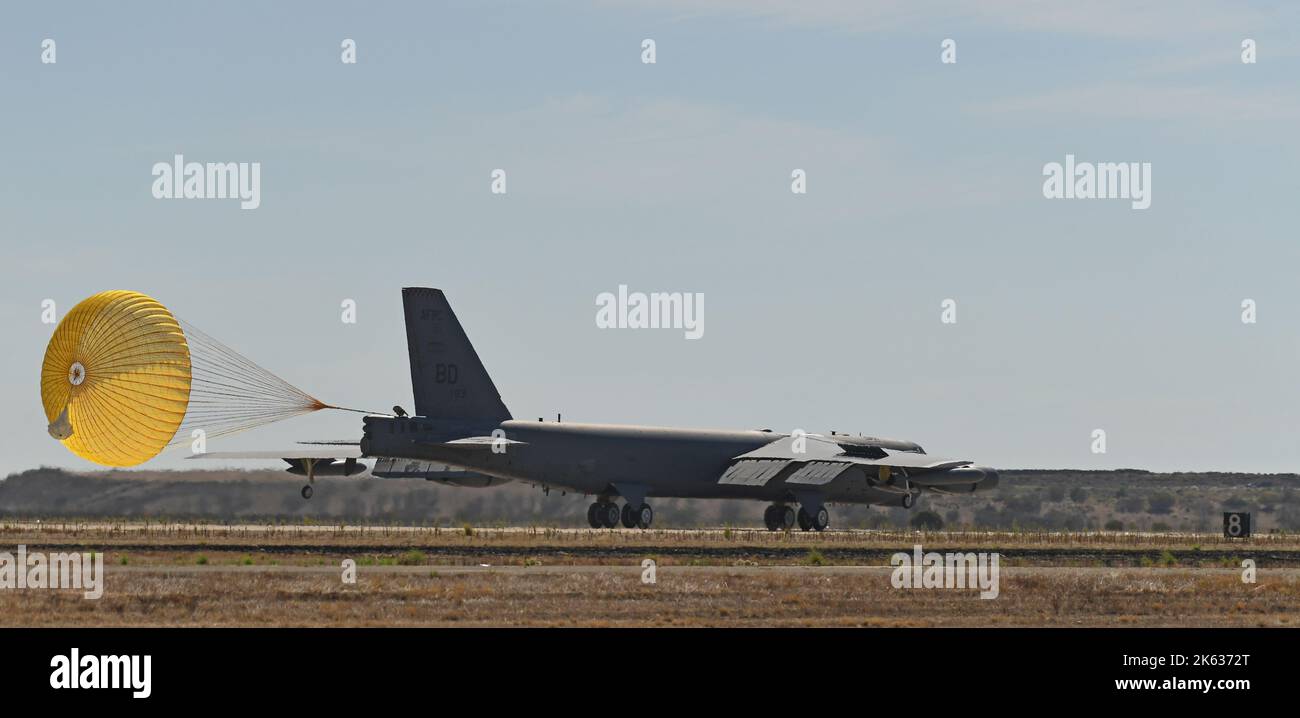 Boeing B-52 sbarco di Stratofortress a MCAS Miramar Foto Stock Boeing B-52 sbarco di Stratofortress a MCAS Miramar Foto Stock