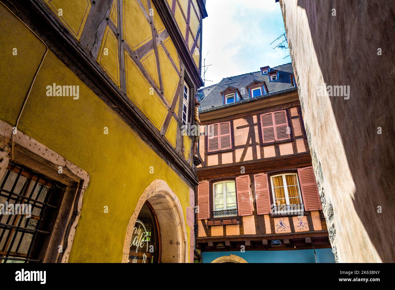 A graticcio 15th ° secolo Maison zum Kragen (a sinistra) e casa su Rue des Marchands, Colmar, Alsazia, Francia Foto Stock