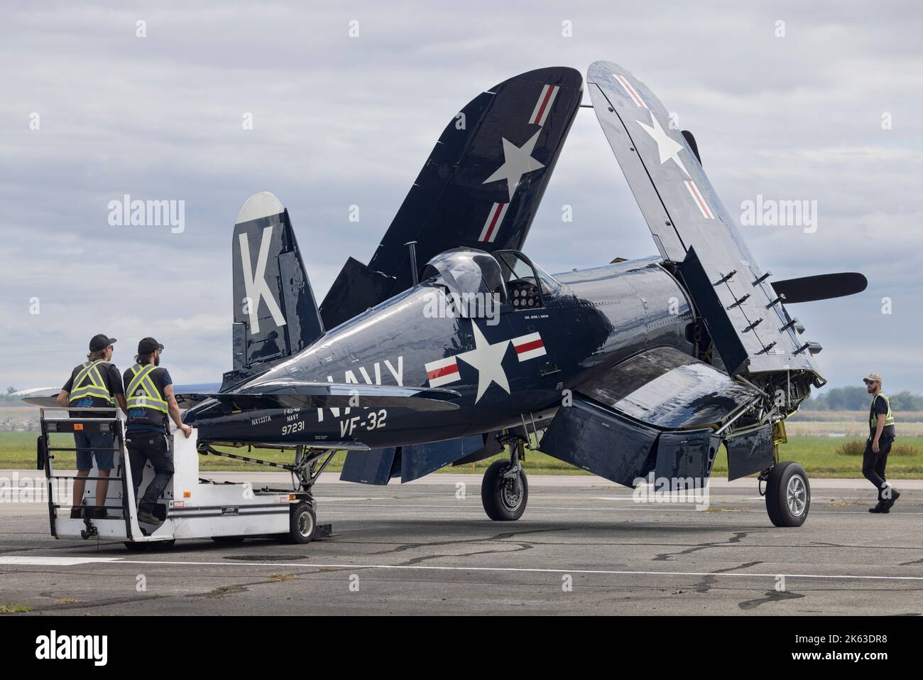 F4U decollo Corsair a Boundary Bay BC Canada Foto Stock