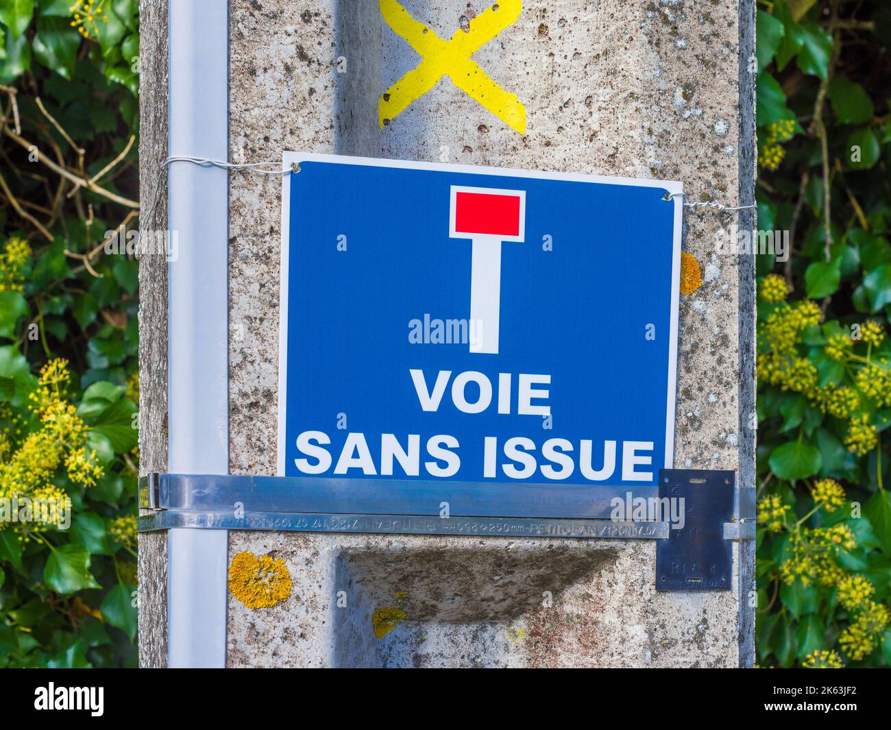 'Voie Sans Issue' o Dead End Lane / segnale stradale non passante - le Petit-Pressigny, Indre-et-Loire (37), Francia. Foto Stock