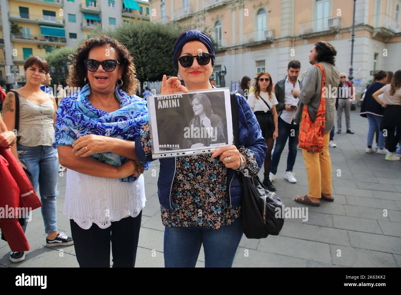 Gruppo di donne che protestano contro la repressione del regime iraniano a seguito della rivolta del popolo iraniano dopo la morte di Mahsa Amini. Foto Stock