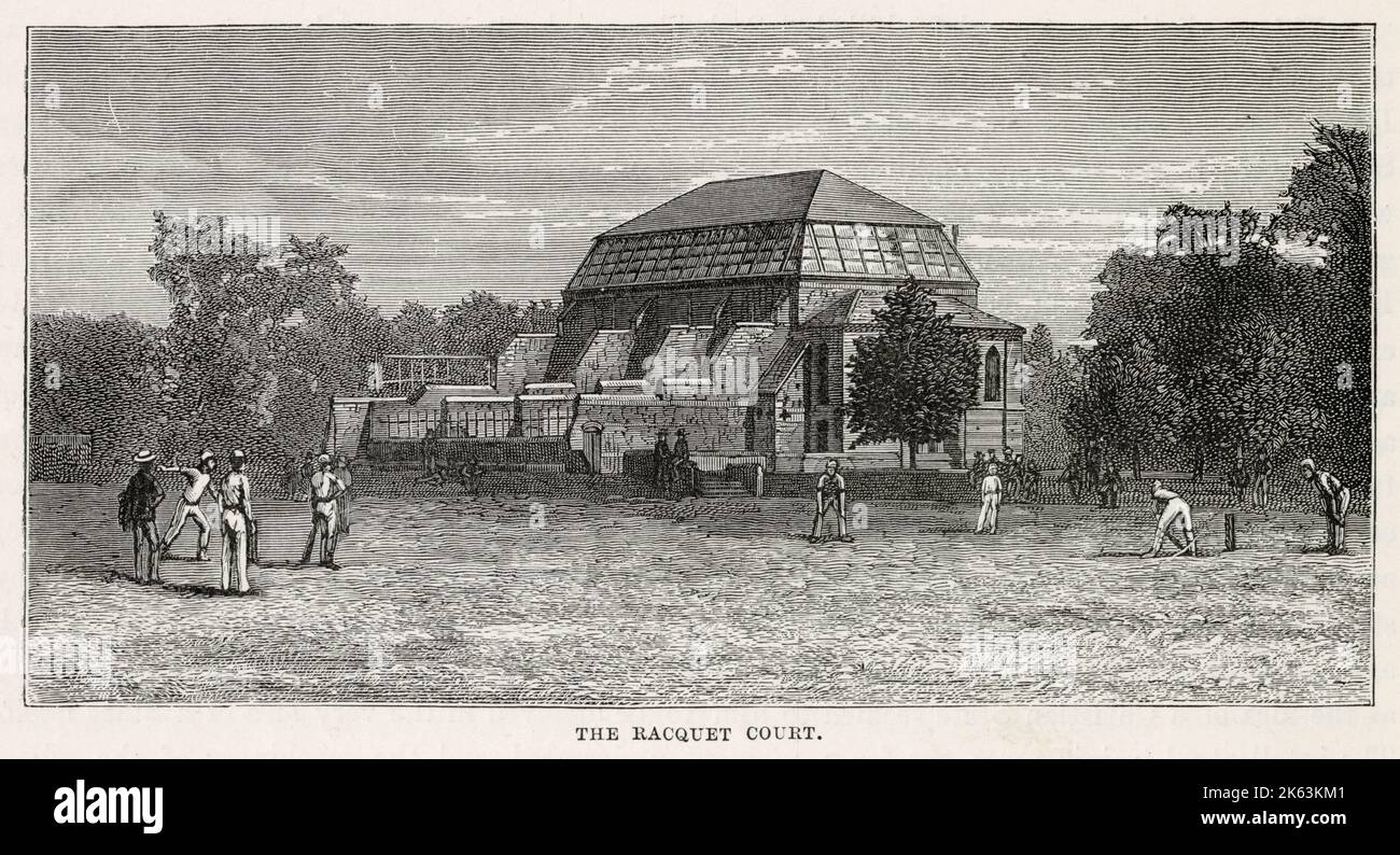 Scuola di rugby. The Racquet Court (background) con una partita di cricket in corso (primo piano) Data: 1898 Foto Stock