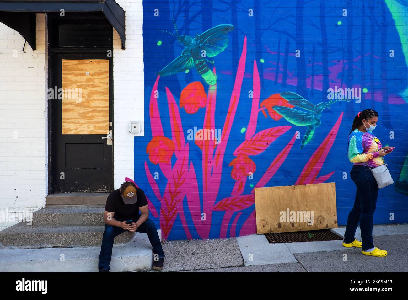 Murale colorato di bug di fulmini a Uptown, Minneapolis, Minnesota Foto Stock
