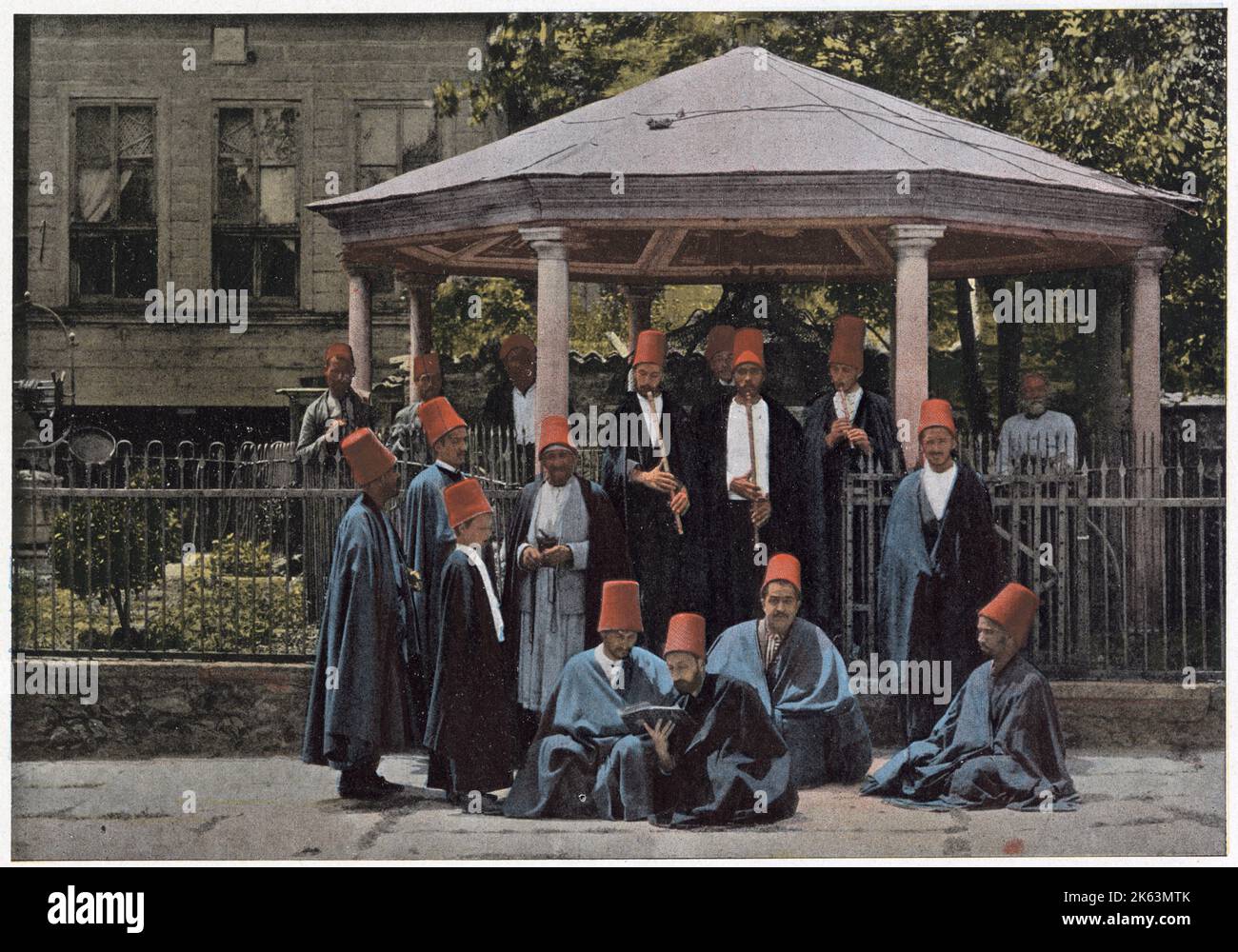 Dervisci turchi. Data: 1890s Foto Stock