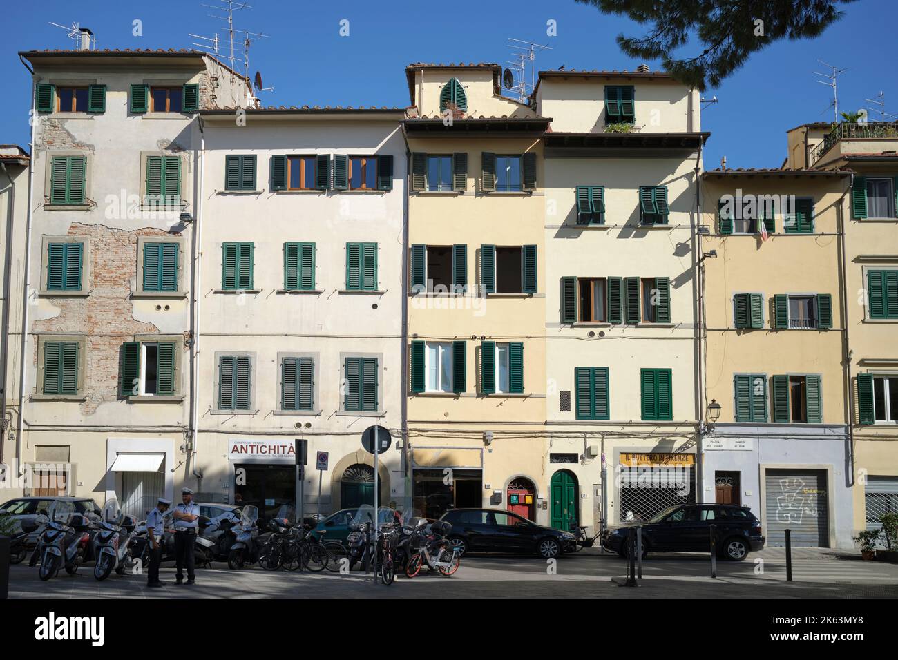 Proprietà affacciate su Piazza dei Ciompi a Firenze Foto Stock