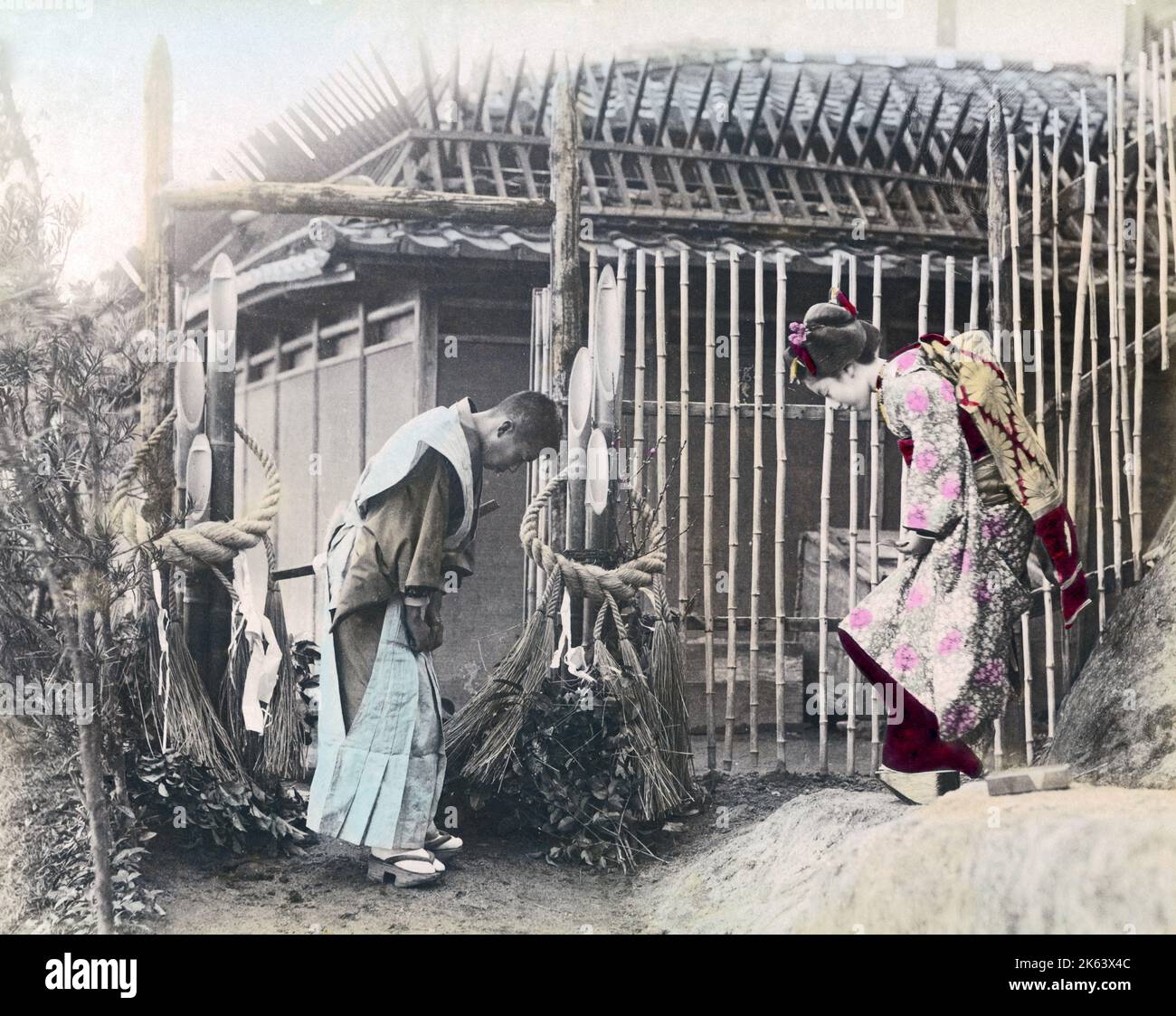 Inchinarsi nel saluto, Giappone, circa 1890S.. Foto Stock