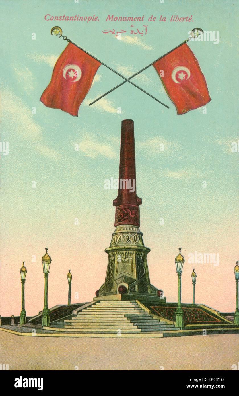 Il Monumento della libertà o Monumento della libertà eterna nel quartiere Sisli di Istanbul, Turchia - un memoriale in onore dei soldati che sono stati uccisi difendendo il parlamento ottomano contro le forze monarchiche reazionarie durante il controcup del 1909, in particolare durante l'incidente del 31 marzo. I soldati facevano parte dell'Hareket Ordusu (Armata d'azione), che era la 11th° Divisione di Fanteria della Riserva di Salonicco del terzo Armata di stanza nei Balcani e comandata da Mahmud Shevket Pasha. Il monumento è stato inaugurato nel 1911, nel secondo anniversario dell'incidente, intorno al 1911 Foto Stock