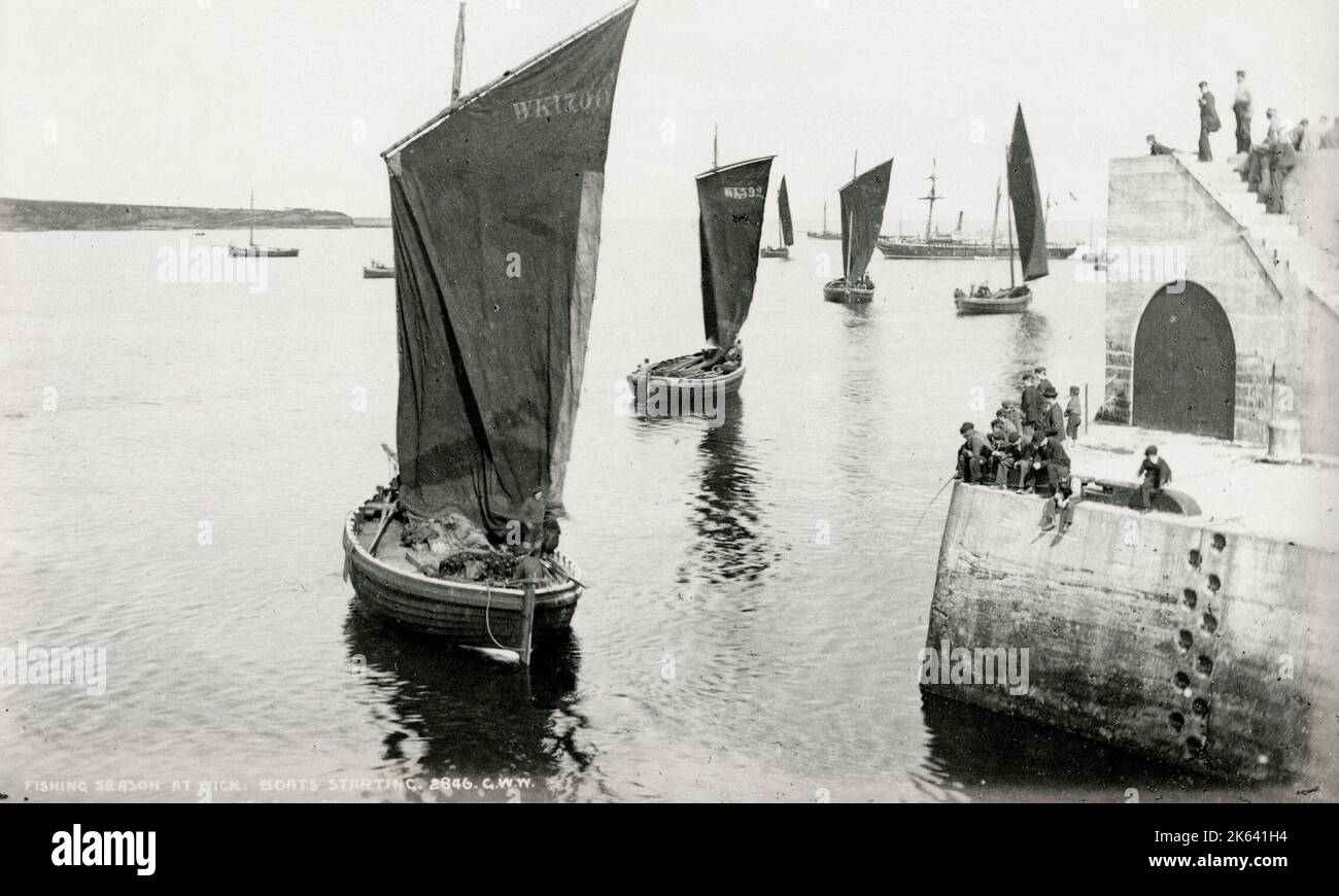 Vintage 19th ° secolo fotografia: Aringhe barche da pesca che entrano in porto a Wick Scozia Foto Stock