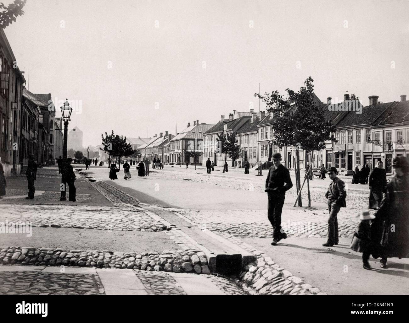 Street scene - Munkegata, Trondheim, Norvegia. Vintage 19th ° secolo fotografia. Foto Stock