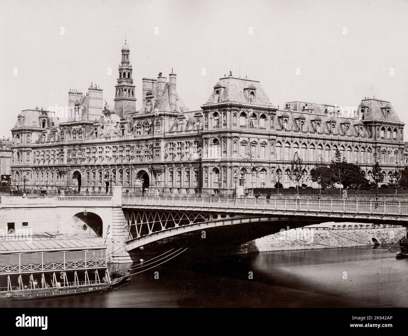 C.1880s Francia - Hotel de Ville Parigi attraverso il Fiume Senna Foto Stock