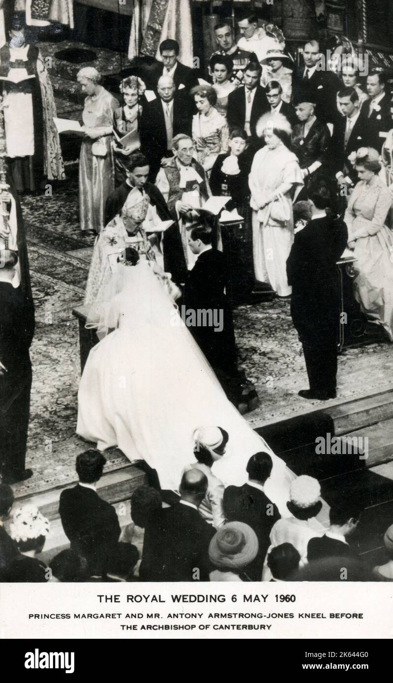 Il matrimonio reale all'Abbazia di Westminster - la Principessa Margaret e il Sig. Anthony Armstrong-Jones si inginocchiano davanti all'Arcivescovo di Canterbury Geoffrey Fisher - 6 maggio 1960 Foto Stock