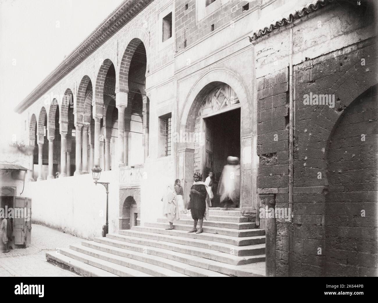 Fotografia d'epoca del XIX secolo: Moschea di al-Zaytuna, conosciuta anche come Moschea EZ-Zitouna, e Moschea El-Zituna, Tunisi, Tunisia Foto Stock