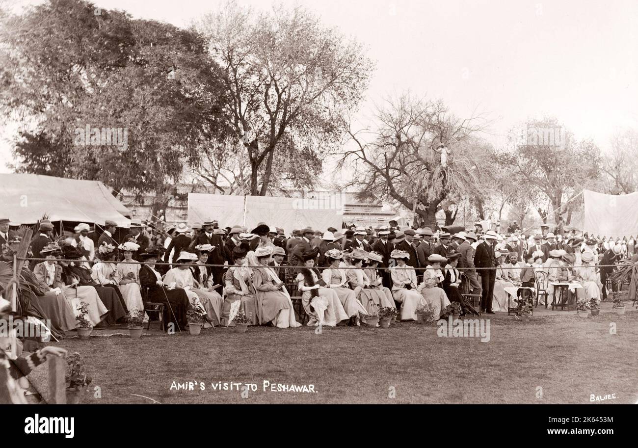 Habibullah Khan, Amir dell'Afghanistan, folla durante la visita a Peshawar, c.1910. Foto Stock