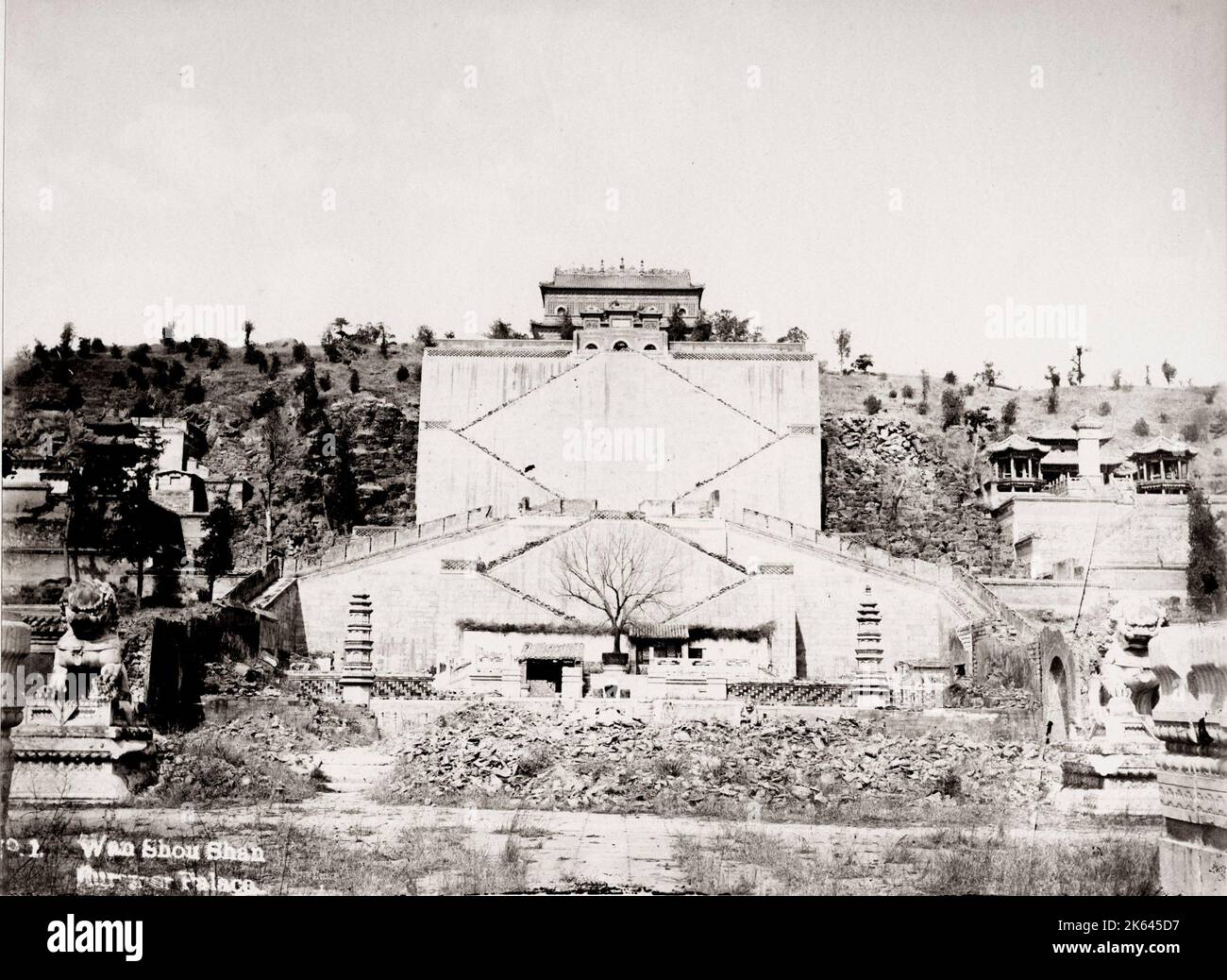 Fotografia d'epoca del XIX secolo: Palazzo d'estate, WAN Shou shan, Longevity Hill, Pechino Pechino Pechino, Cina. Foto di Thomas Child. Foto Stock
