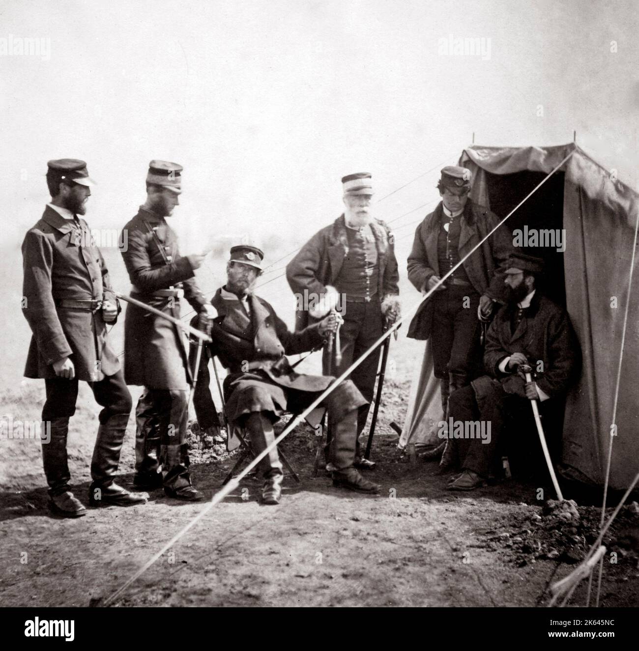 C.1855 Crimea Guerra di Crimea (Roger Fenton) - Generale di Brigata McPherson e ufficiali Foto Stock