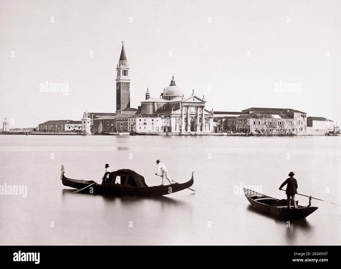 C.1890 Italia Venezia Venezia - provenienti da tutta l'acqua - Piazza San Marco e la chiesa di Santa Maria della Salute con le gondole Foto Stock