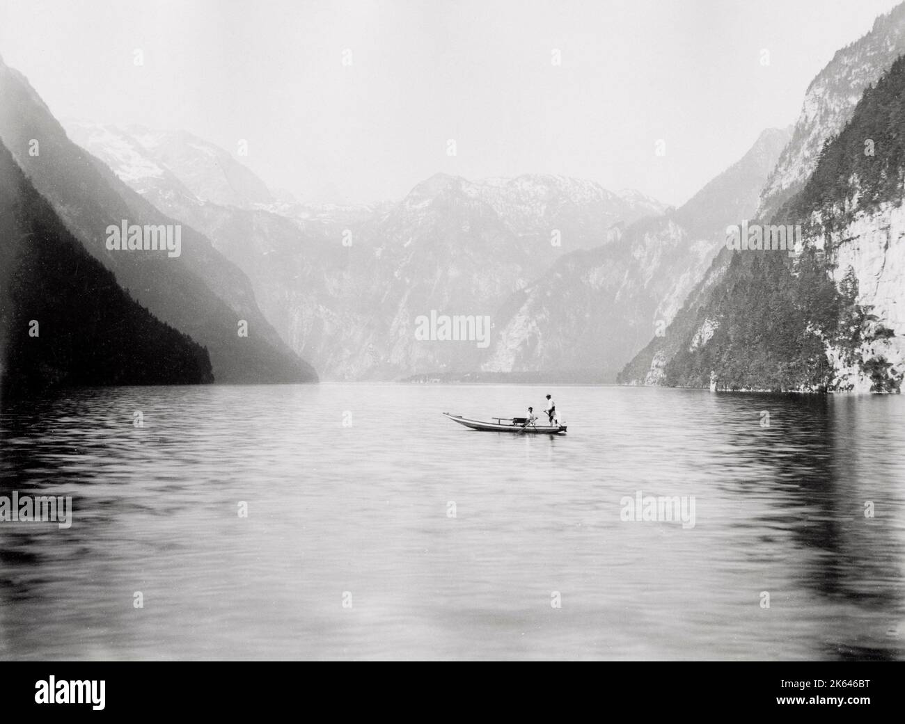 Fotografia d'epoca del XIX secolo: Il Konigssee è un lago naturale nell'estremo sud-est del distretto Berchtesgadener Land dello stato tedesco della Baviera, vicino al confine austriaco. Foto Stock