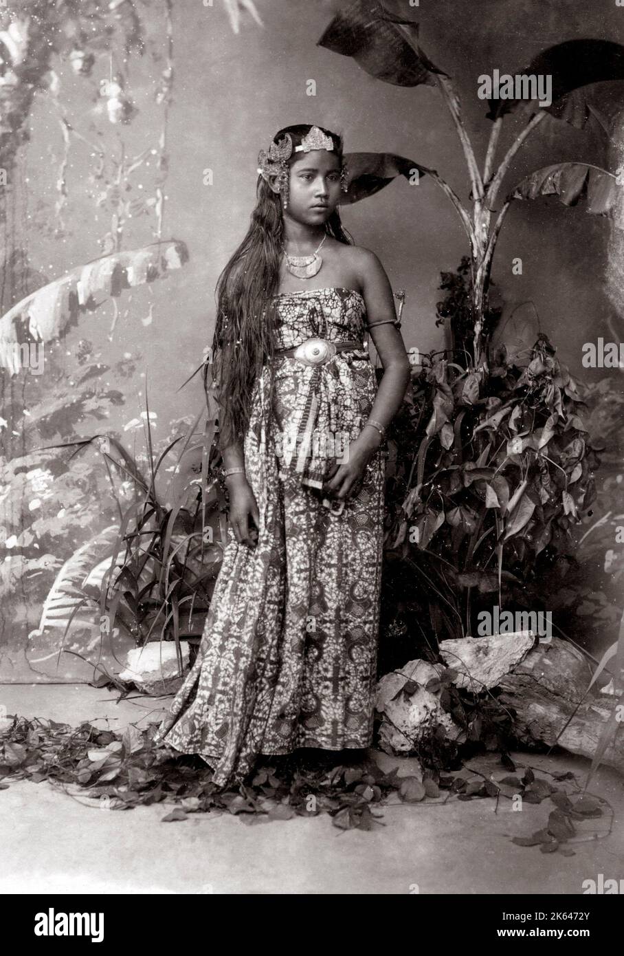 C. 1880 Indie orientali olandesi Indonesia - Giovane donna Foto Stock