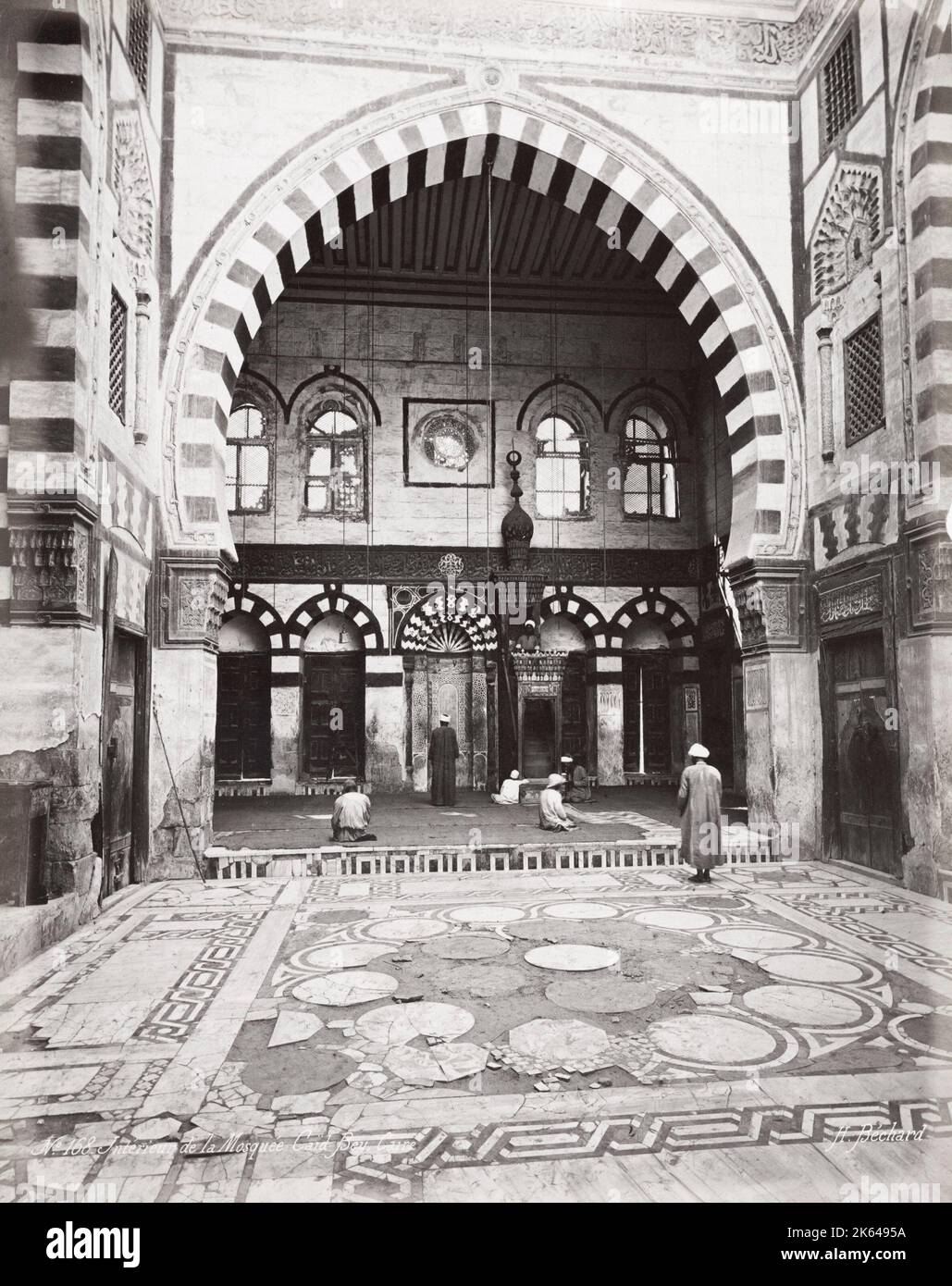 Foto d'epoca tardo 19 ° secolo: Interno, moschea del Sultano al-Ashraf Qaytbay, il Cairo, Egitto. Foto Stock