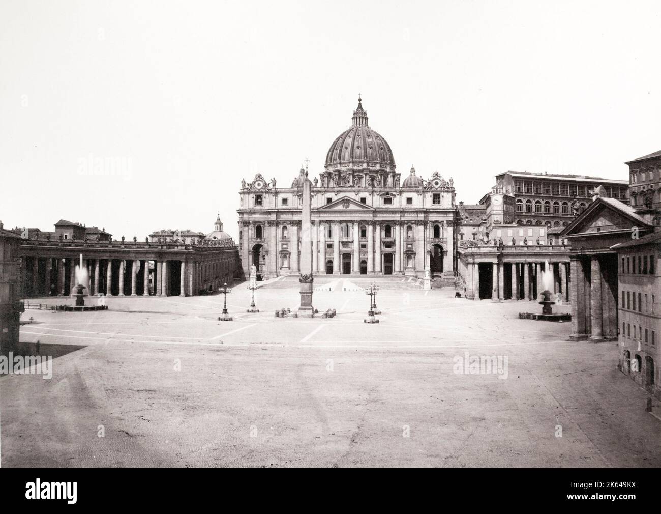 Fotografia d'epoca del XIX secolo: Piazza San Pietro e il Vaticano, Roma, Italia. Foto Stock