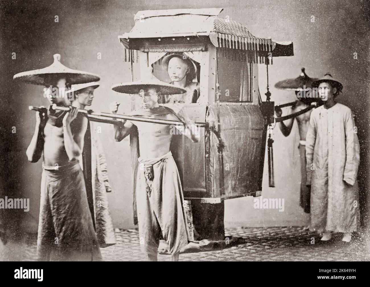 Ufficiale cinese in portantina, Cina, c.1880s Foto Stock