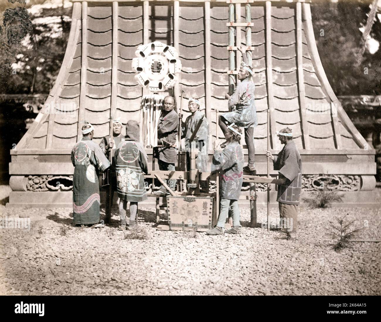 C. 1870 Giappone - Giapponese per i vigili del fuoco con il loro banner Foto Stock