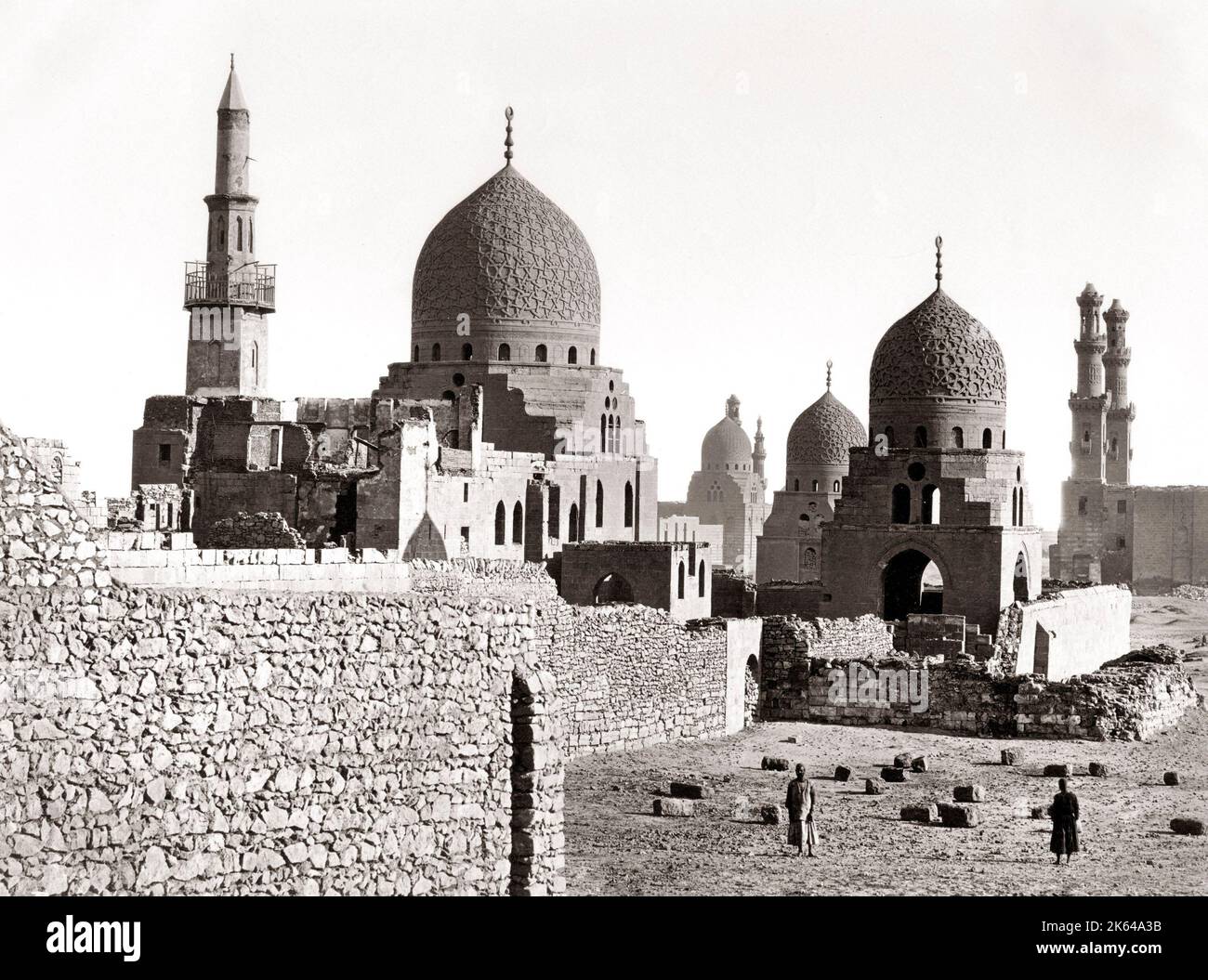 Tombe dei califfi, la città dei morti al Cairo, Egitto, c.1880's Foto Stock