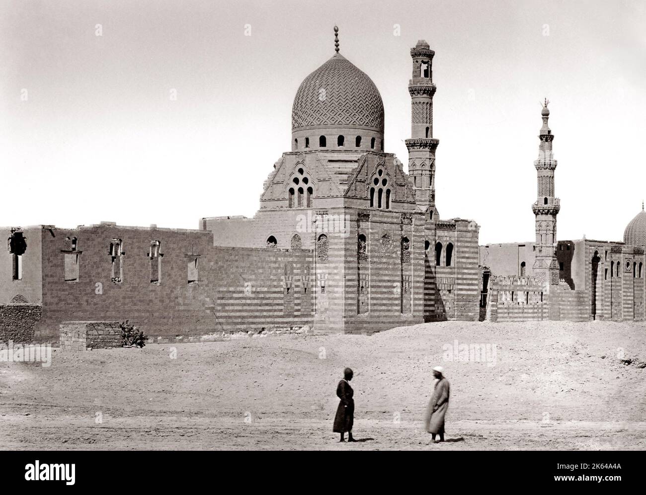 Tombe dei califfi, la città dei morti al Cairo, Egitto, c.1880's Foto Stock