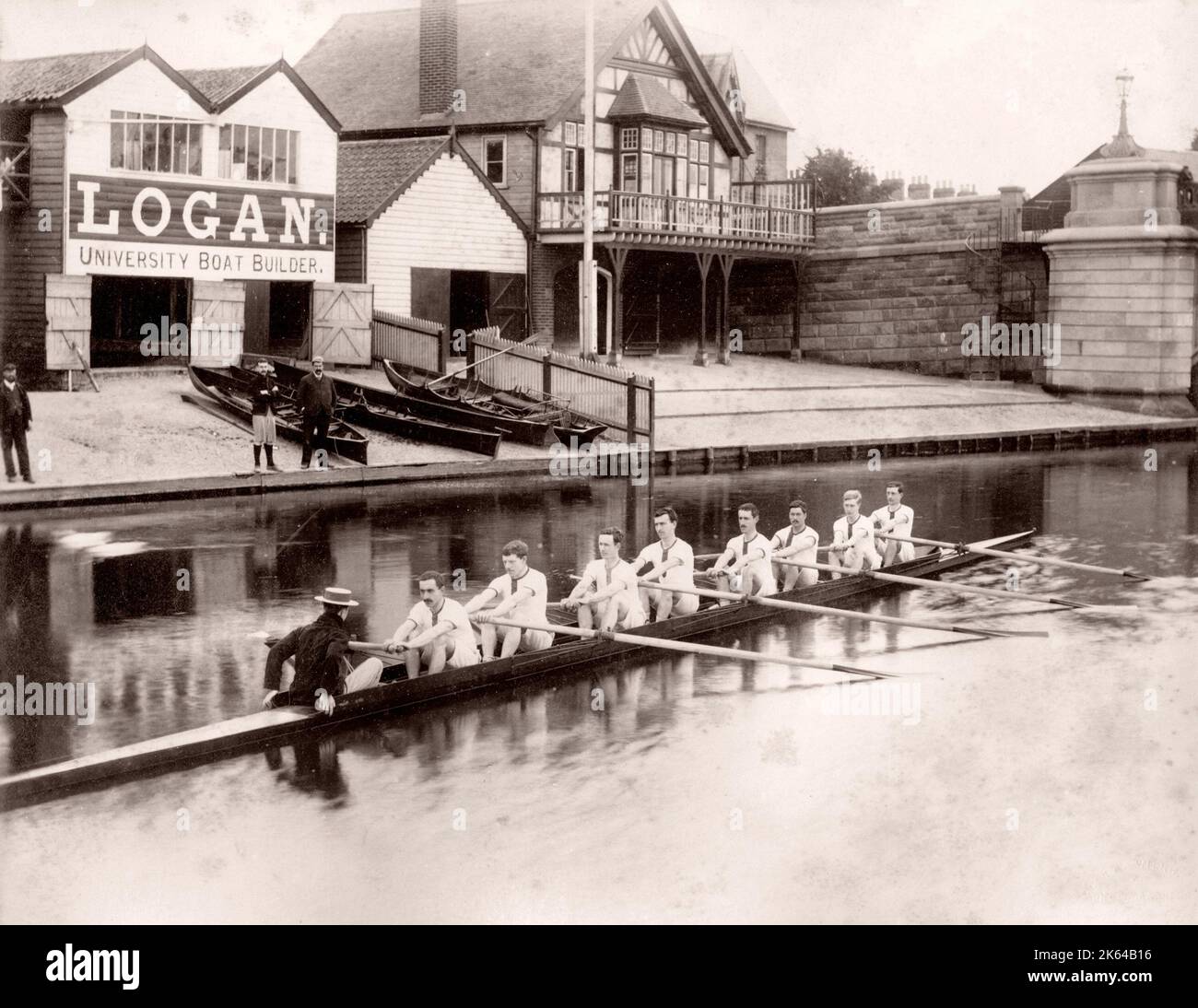 Xix secolo vintage fotografia - signora Margaret Boat Club, Cambridge, canottaggio team, 1890s Foto Stock