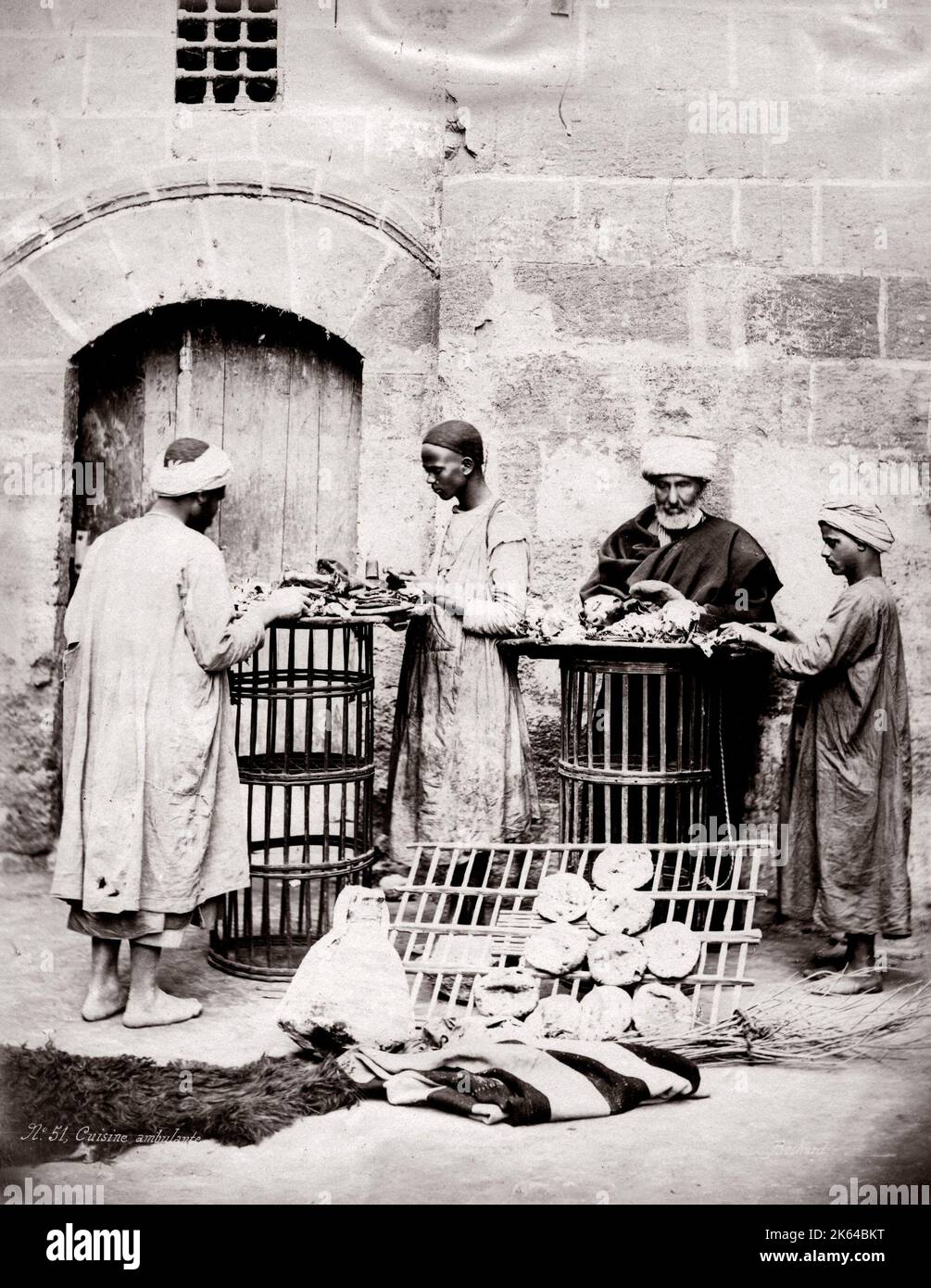 C.1880s'Egitto Il Cairo - vendita di pane sulle strade Foto Stock