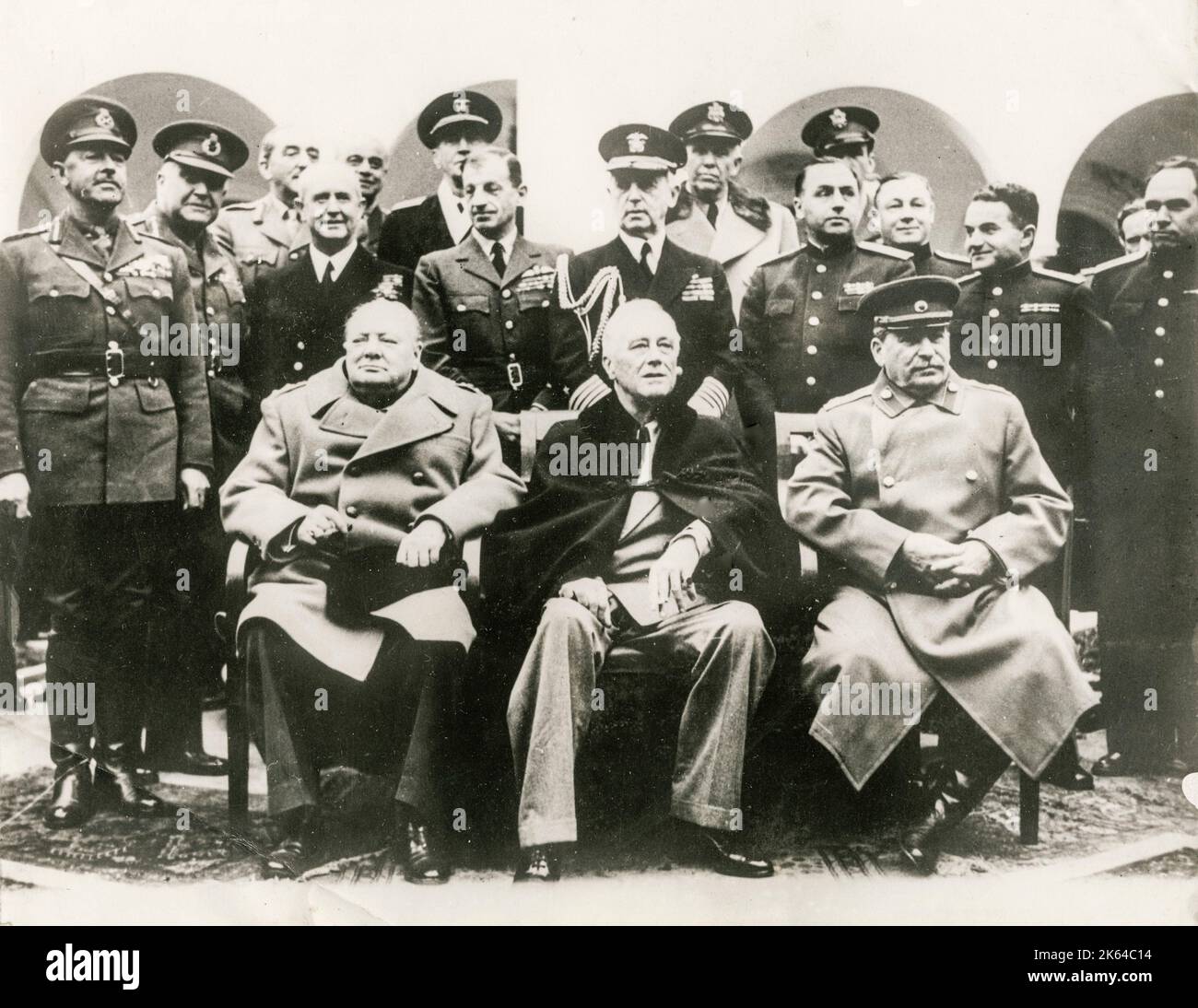 Fotografia d'epoca della seconda guerra mondiale: la Conferenza di Yalta, nota anche come Conferenza di Crimea e chiamata in codice Argonaut, tenutasi dal 4 all'11 febbraio 1945, fu la riunione dei capi di governo degli Stati Uniti, del Regno Unito e dell'Unione Sovietica durante la seconda guerra mondiale per discutere la riorganizzazione postbellica della Germania e dell'Europa. I tre stati erano rappresentati rispettivamente dal presidente Franklin D. Roosevelt, dal primo ministro Winston Churchill e dal Premier Joseph Stalin. La conferenza si tenne nei pressi di Jalta in Crimea, in Unione Sovietica, all'interno dei palazzi Livadia, Yusupov e Vorontsov. Foto Stock