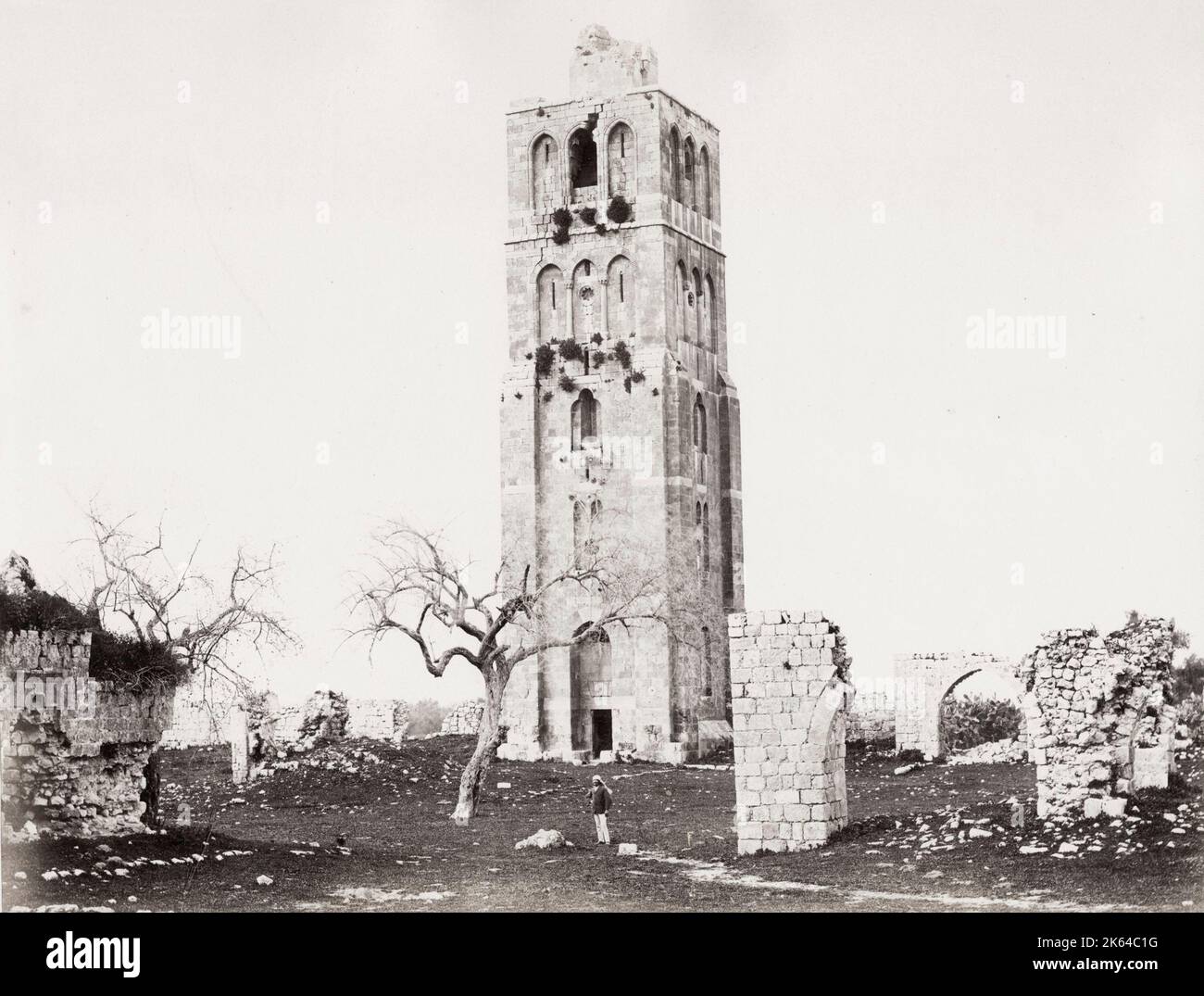 Vintage 19 ° secolo fotografia: torre di Ramleh. Terra Santa, Palestina, Israele moderno. La Moschea Bianca è un'antica moschea Ummayad nella città di Ramla, Israele. Solo il minareto è ancora in piedi. William Hammerschmidt, 1860's. Foto Stock
