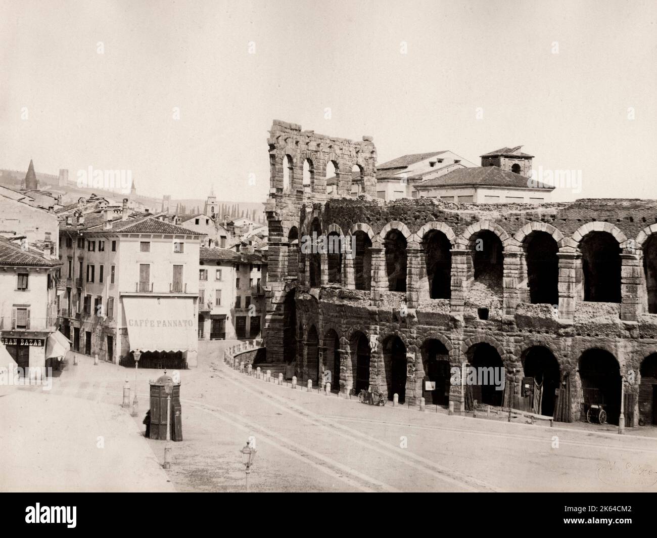 Fotografia d'epoca del XIX secolo - l'Arena romana di Verona, Italia. Foto Stock