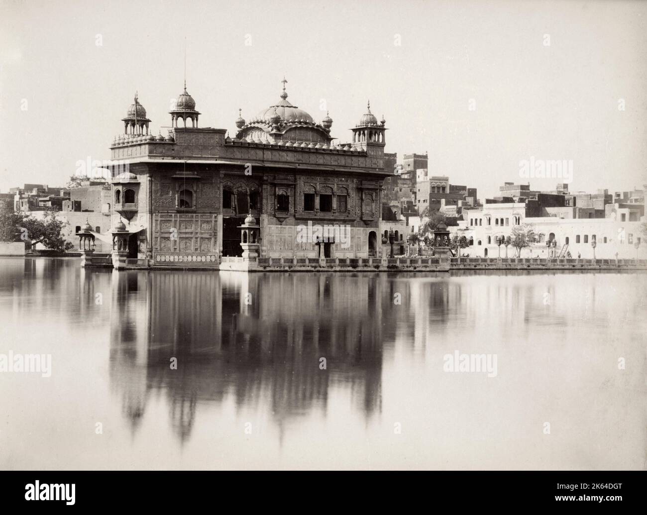 Fotografia d'annata del XIX secolo: Tempio d'oro di sikh, Amritsar, Umritsar, India, immagine circa 1860's. Foto Stock