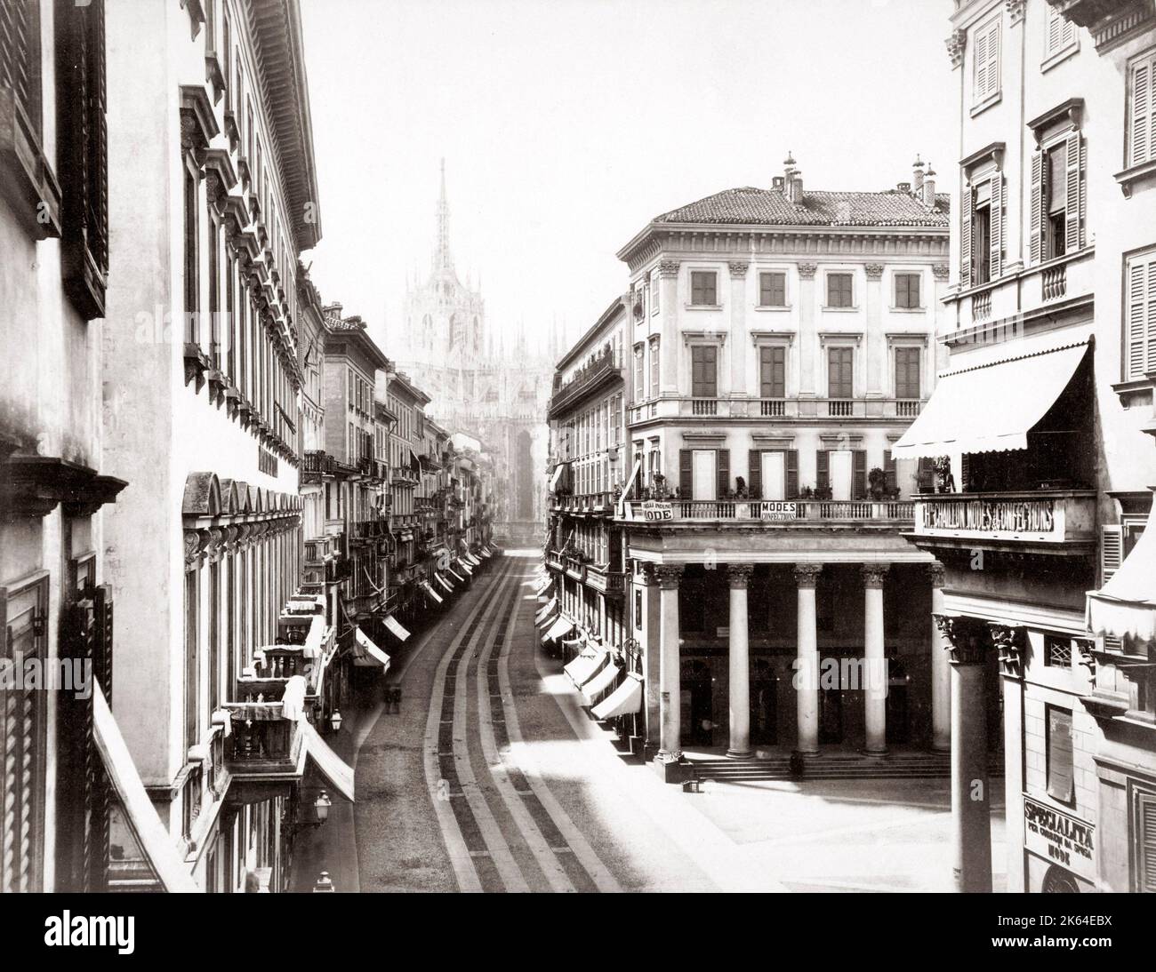 C.1890 Italia Milano street view verso il Duomo Foto Stock