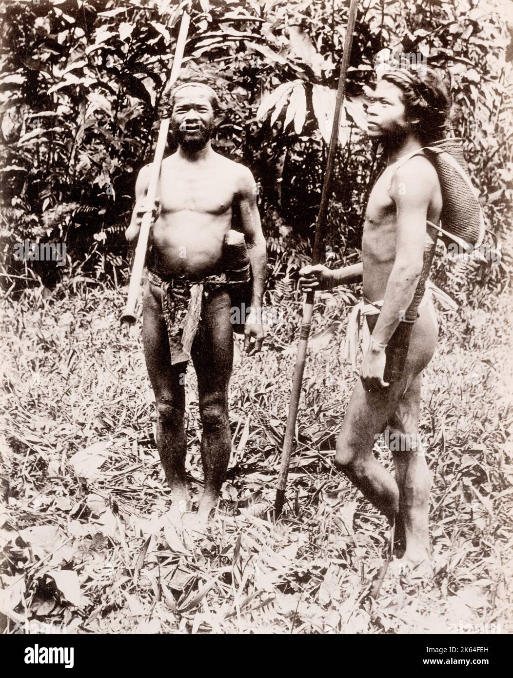 Fotografia d'epoca del XIX secolo: Il popolo Sakai, con i soffietti, le Indie Orientali olandesi, Indonesia. Foto Stock