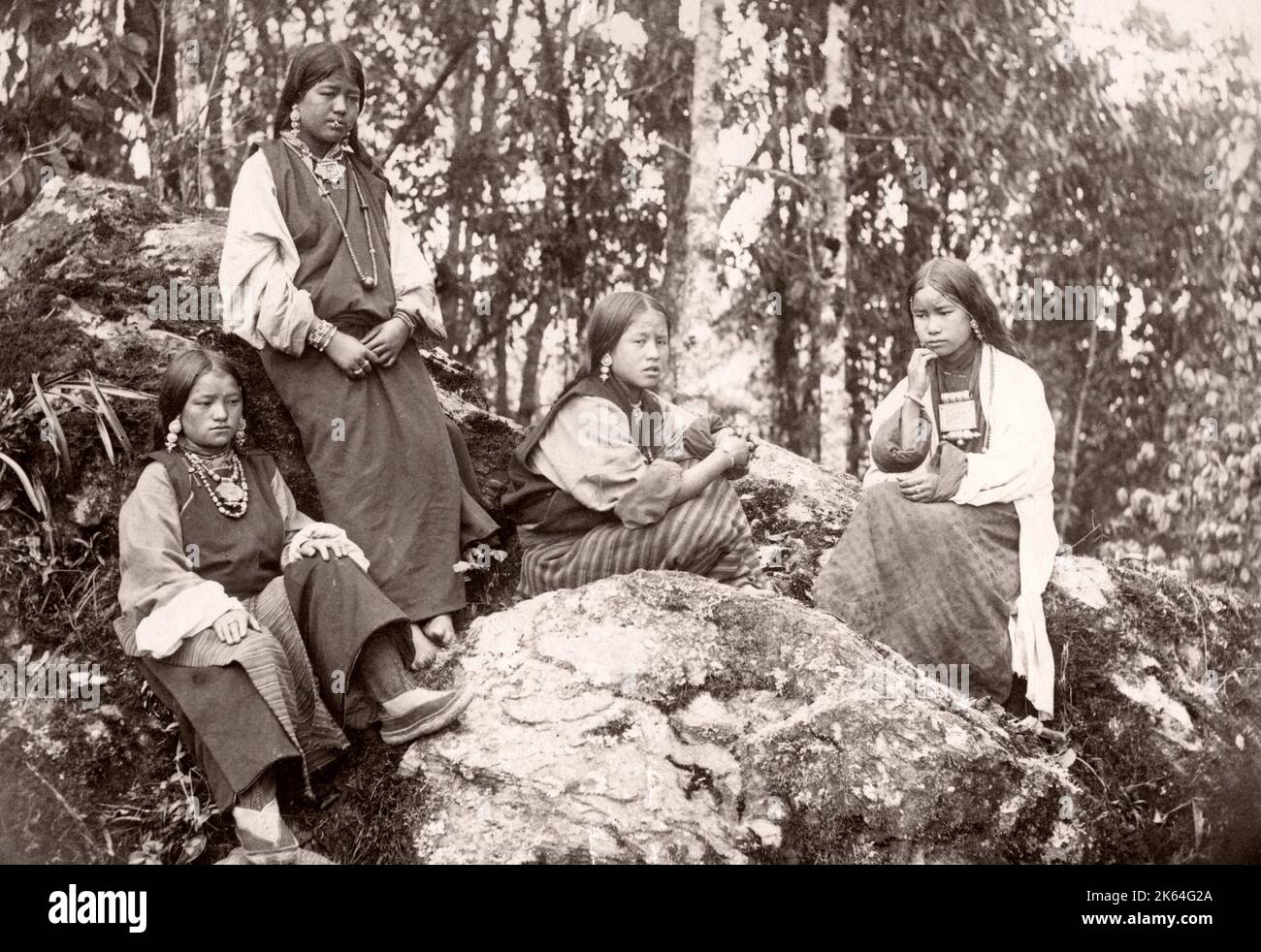 India - ragazze di etnia tibetana o bhutanese, circa 1880 Foto Stock